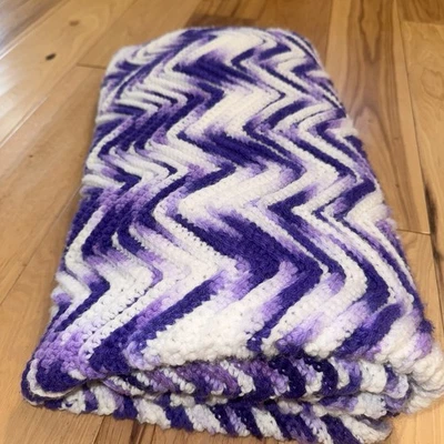Manta Chevron Blanca Púrpura Afgana Ondulada Crochet Hecha a Mano De Colección 42x47 Foto 1 de 4