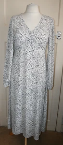 BNWT SIZE 12 MISSGUIDED WHITE & BLACK PRINT MAXI DRESS - Picture 1 of 5