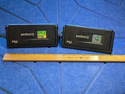 TWO (2) Intel Pentium II Slot 1 233Mhz CPU SL28K B80522P233512 - Image 1 of 4