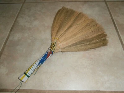 small Vietnamese soft fan straw broom (chổi lúa) 12 inch - Image 1 of 4