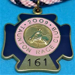 Taunton Horse Racing Members Badge - 2009 - Picture 1 of 1