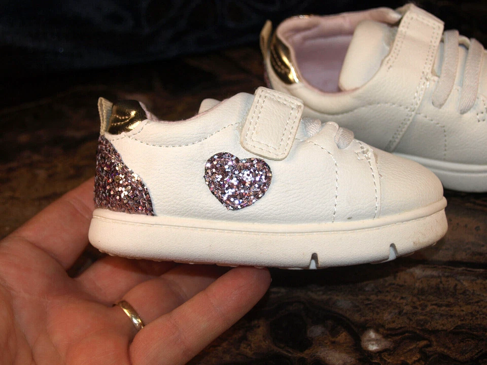 NEW 5M Girls CARTER'S Shoes w sparkle pink heart Super Cute - no box - Image 1 of 4