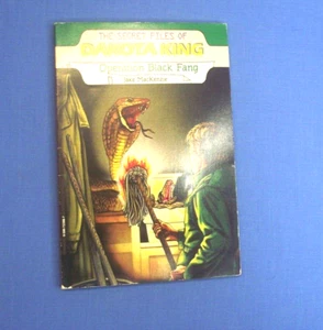 The Secret Files Of Dakota King Operation Black Flag Jake MacKenzie - Paperback - Foto 1 di 7