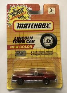 MATCHBOX Red MB43 #43 Lincoln Town Car Sedan - NEW - Picture 1 of 3