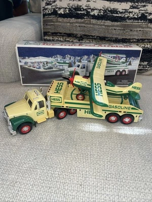 Camión y avión de juguete vintage Hess 2002 de 18 ruedas Foto 1 de 4