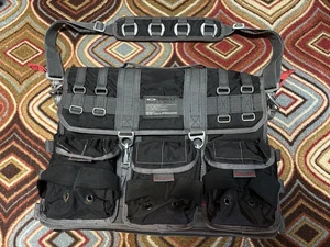 OAKLEY TACTICAL FIELD GEAR AP BAG SI Maletín Laptop Mensajero Paquete de Día Eslinga - Imagen 1 de 22