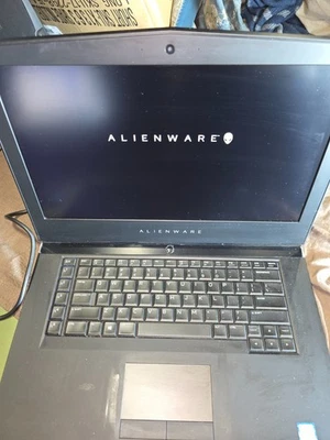 Portátil Alienware 15 R4 - i7-8750H Windows 11 32 GB Ram NVIDIA 1080 GPU 1 TB M.2 Foto 1 de 4