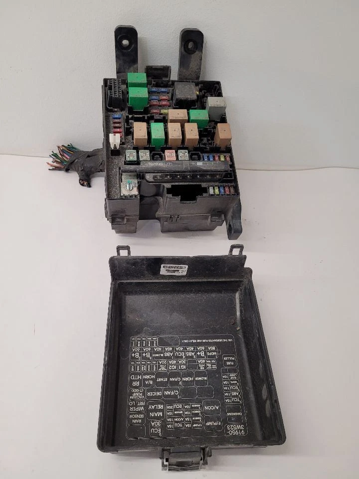 2014-2016 KIA SPORTAGE Fuse Box Engine 913403W600 14-16 Foto 1 de 4