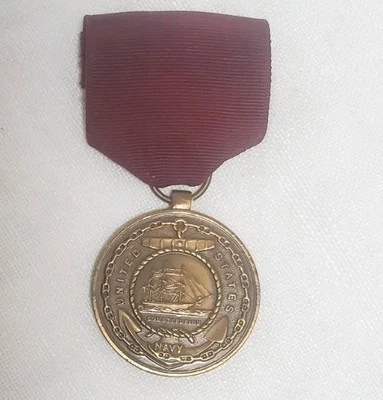 Medalla de la Marina de los Estados Unidos Fidelidad Celo Obediencia USS Constitución Borgoña Cinta Conducta  Foto 1 de 4