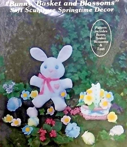 Gingham Goose Soft Sculpture Easter Bunny, Basket & Blossoms Pattern 1981 UNCUT - Imagen 1 de 3