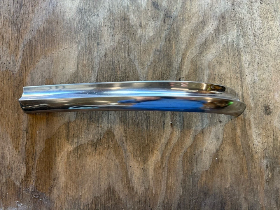 Nuevo de Lote Antiguo Ford Victoria 1951 LH Cuarto de Panel Trasero Esquina Moldura de Borde Inoxidable Foto 1 de 3