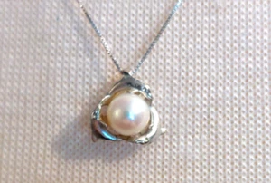 NEW LOW PRICE!! Beautiful 14K White Gold Dolphin Necklace with Genuine Pearl. - Picture 1 of 8