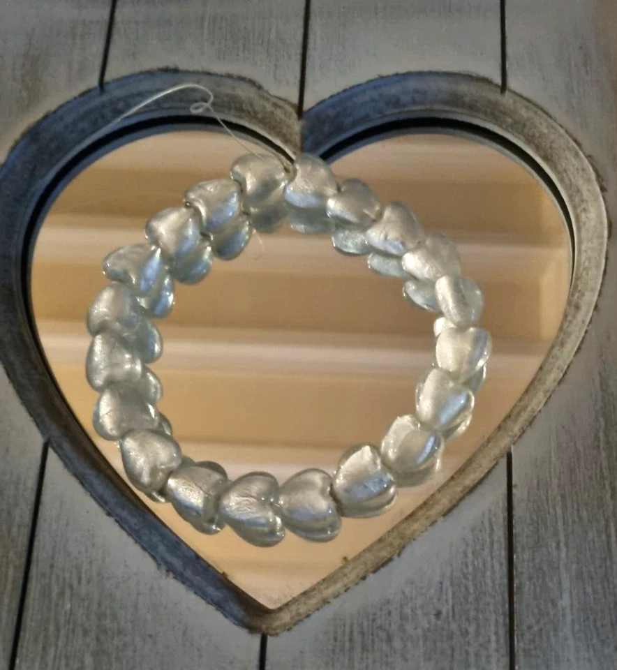 Silver Foil Lampwork Glass Heart Beads 20mm White - New in a strand of 20 hearts - Image 1 of 1
