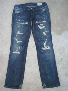 Diesel Lhela Pantalones de mezclilla rectos para mujer Talla 26 Azul Envejecido 100% Algodón L30 NUEVOS $240 - Imagen 1 de 12