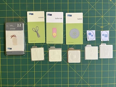 Recordatorio Dedo Arco Tijeras Botón Pestaña Cinturón Lazos Quickutz 2x2 Troqueles Lote 6 Foto 1 de 4