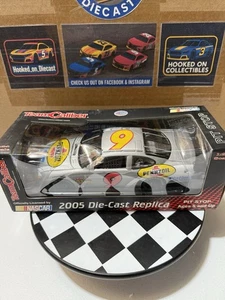 Mark Martin #6 Pennzoil Platinum 2005 1/24 Nascar Diecast - Picture 1 of 6