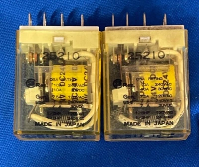 IDEC RELAY 25210 RHIB-U DC24V  1OA 240VAC 30VDC **LOT OF 2** - Image 1 of 4