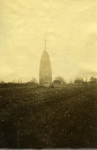 Frankreich Dol de Bretagne Menhir du Champ Dolent Kreuz altes Foto 1890 - Bild 1 von 3