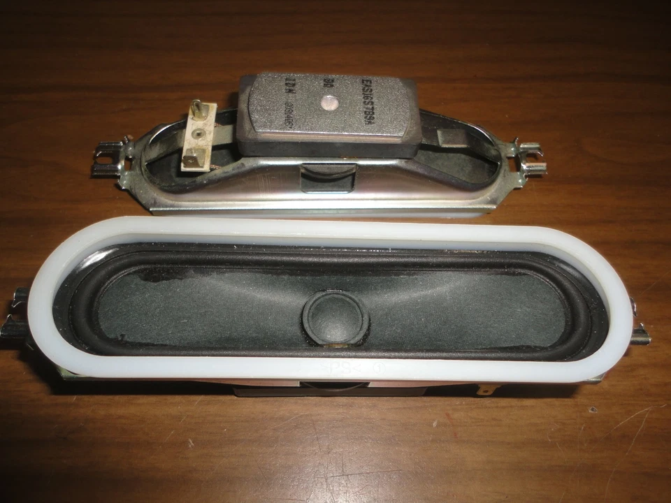 PANASONIC SPEAKER SET EAS16S789A 8 OHMS USED IN VARIOUS LCD TV MODELS - Image 1 of 1