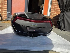GIVI V58NN MAXIA 5 CAJA SUPERIOR 58L MONOKEY equipaje Topbox 2023 incluye almohadilla trasera. - Imagen 1 de 9