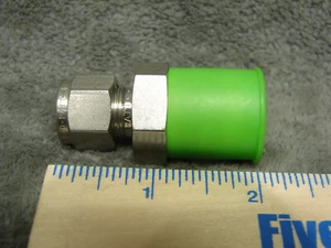 Cajon Swagelok 316 Stainless Steel Connector 3/8" Tube OD x 5/8" MNPT Male NPT - Picture 1 of 5