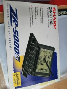 PDA Sharp ZR-5000G Pocket Organizer Rechner mit Original Stift. - Bild 1 von 10