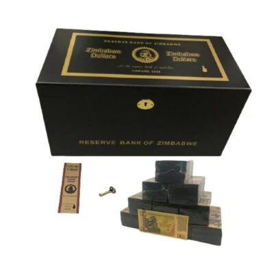 1000pc Zimbabwe 100 Trillion Dollars Gold Banknotes in Wood Case Souvenir - Image 1 of 3