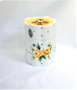 Fenton White Milk Glass HP Yellow Roses Trinket Box Arist Signed D Caplinger - Picture 1 of 6