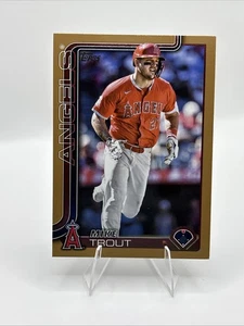 2025 Topps Serie 1 Oro/2025 Mike Trout Los Angeles Angels #200 SP - Imagen 1 de 10