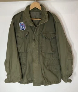 M-65 Feldjacke ohne Etikett Medium kurz Texas Patch Herren SIEHE Flecken/Löcher - Bild 1 von 22