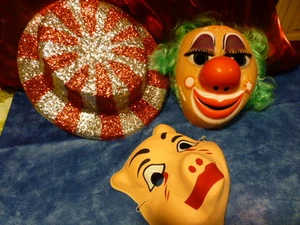 pour déguisement ,soirée chapeau brillant rouge ,le clowvn et le petit cochon - Bild 1 von 3