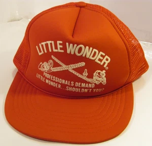 Cappello camionista Little Wonder vintage rosso motosega albero servizio snapback berretto a sfera - Foto 1 di 8
