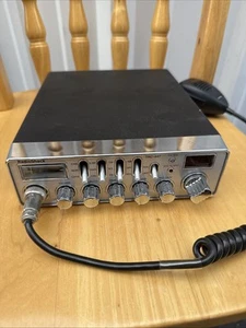 De Colección RadioShack TRC-447 CB Transceptor y Micrófono Radio Shack Radio Sin Probar - Imagen 1 de 9