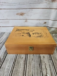 Holzkiste Fisch oben drauf - Bild 1 von 9