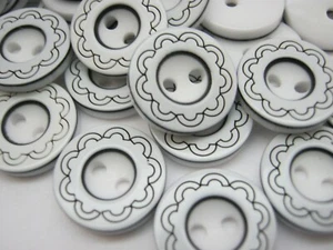 10 White Swirl Sewing Buttons 13mm (1/2") Childrens Knitting Clothing Accessory - Picture 1 of 1