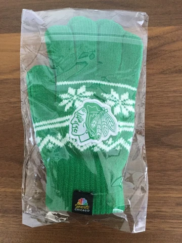 Chicago Blackhawks Gloves Winter Irish Green Knit St. Patrick's Day New SGA 2023 Cover