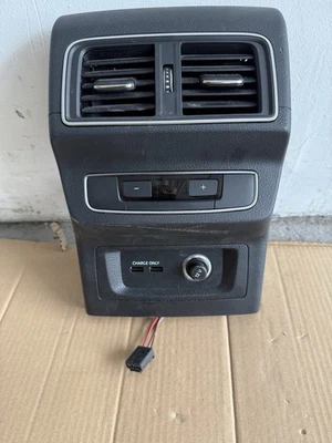 Audi Q5 2017-2024 Consola Central Trasera Cubierta y Climatizador Foto 1 de 3