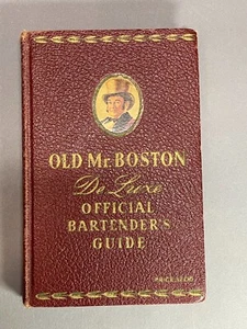 Vintage Old Mr. Boston De Luxe Official Bartenders Guide 1940 4th Printing HC - Picture 1 of 18