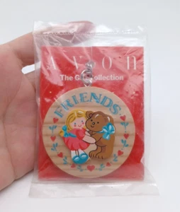 Friends (Avon) Vintage Round Wooden Keychain New - Picture 1 of 4