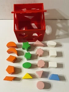 Vintage 1970's Child Guidance Plastic Red Cube Shape Sorter w/18 Pcs COMPLETE SE - Picture 1 of 4