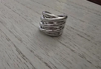 Anillo Andiamo Ross Simon Oro Blanco 14k Sobre Resina Banda Ancha Crissover Milor Foto 1 de 4