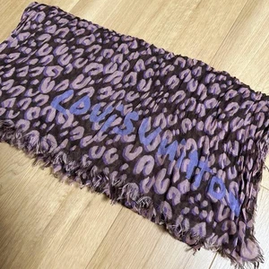 Sciarpa scialle Louis Vuitton stampa leopardata marrone e viola usata buone condizioni - Foto 1 di 5