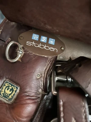 Sillín inglés Stubben Siegfried II rodilleras suaves asiento 17,5" excelente estado. Foto 1 de 4