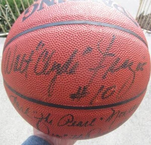 1973 Knicks 8x team signed Basketball Beckett BAS Holzman DeBusschere Reed Clyde - Picture 1 of 8