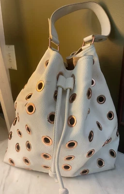 Bolso Deux Lux Cubo Cordón Ojal Blanco Y Cobre Imitación Cuero Elegante Foto 1 de 4