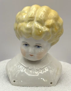 Antigua CABEZA DE MUÑECA Cabello Rubio Ojos Azules D. Loy 1887? Porcelana 5,25" de alto - Imagen 1 de 12