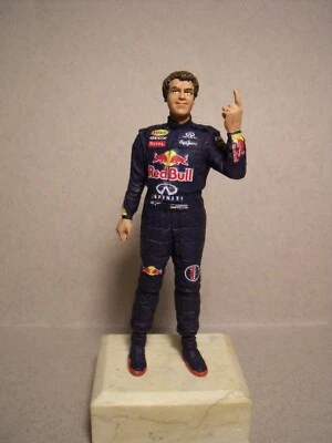 1/18 FIGURE  SEBASTIAN VETTEL  VROOM PAINTED  FOR  SPARK  MINICHAMPS  MATTEL - Image 1 of 4