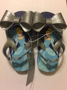 Disney Store Princess Cinderella Flip Flops for Girls, Size 7/8 Silver - Picture 1 of 2