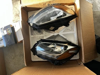 OEM PAR DE FAROS PARA MERCEDES BENZ C300 2016 USADOS Foto 1 de 4