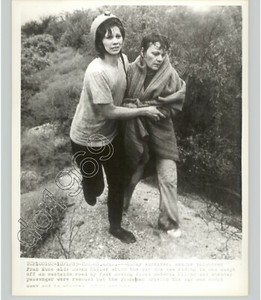 Rescue Worker FRAN KUNZ w ARIZONA FLOOD SURVIVOR Susan Miller 1983 Press Photo
